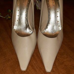 BCBG GIRLS CREAM LEATHER PUMPS